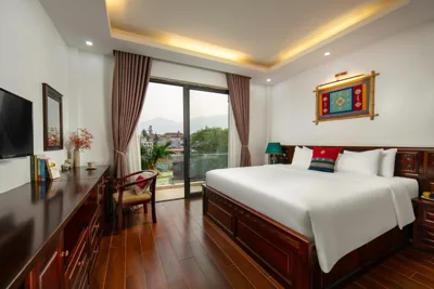 Deluxe Double Room with Balcony — Sapa Mountain Queen House