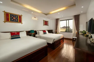 Family Room with Lake View — Sapa Mountain Queen House